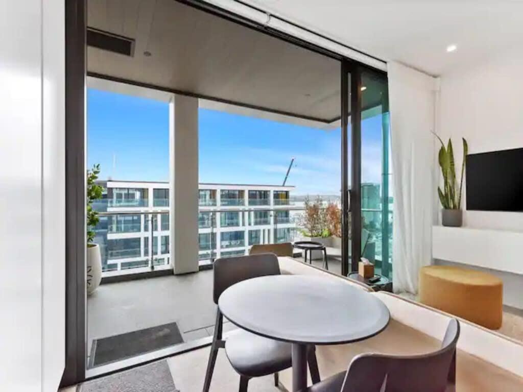 Sleek Modern Studio With Balcony Όκλαντ Εξωτερικό φωτογραφία