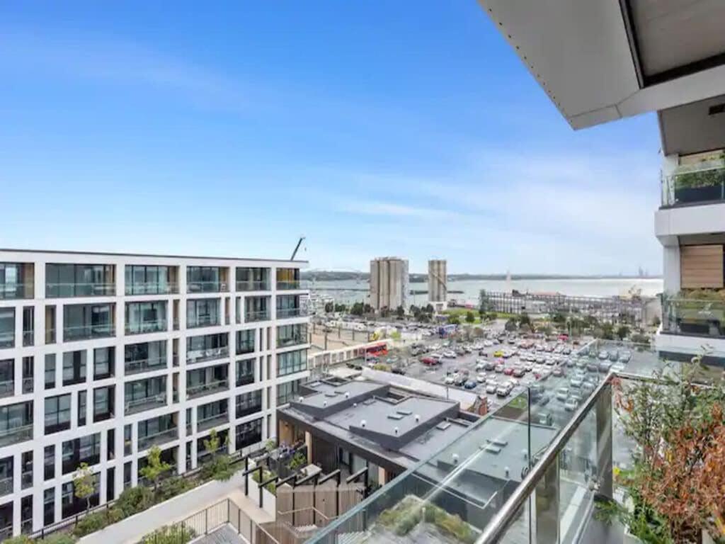 Sleek Modern Studio With Balcony Όκλαντ Εξωτερικό φωτογραφία
