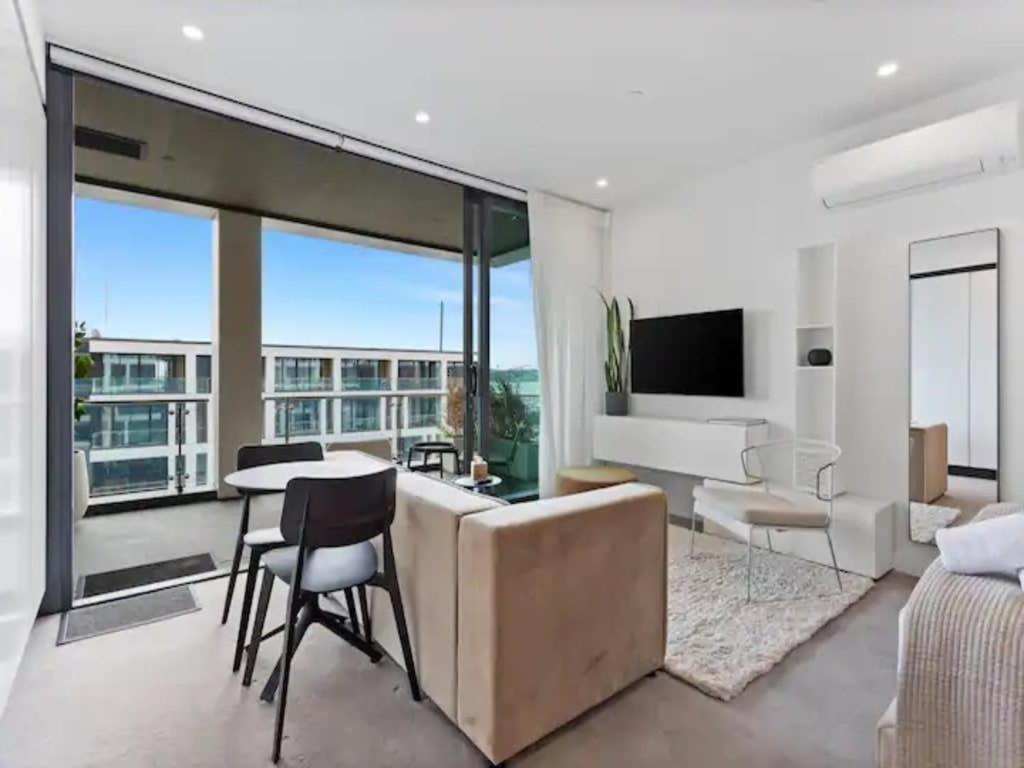 Sleek Modern Studio With Balcony Όκλαντ Εξωτερικό φωτογραφία