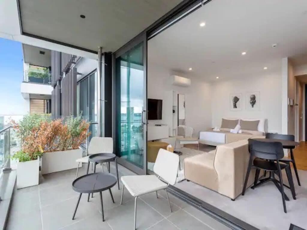 Sleek Modern Studio With Balcony Όκλαντ Εξωτερικό φωτογραφία
