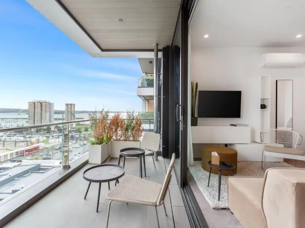 Sleek Modern Studio With Balcony Όκλαντ Εξωτερικό φωτογραφία
